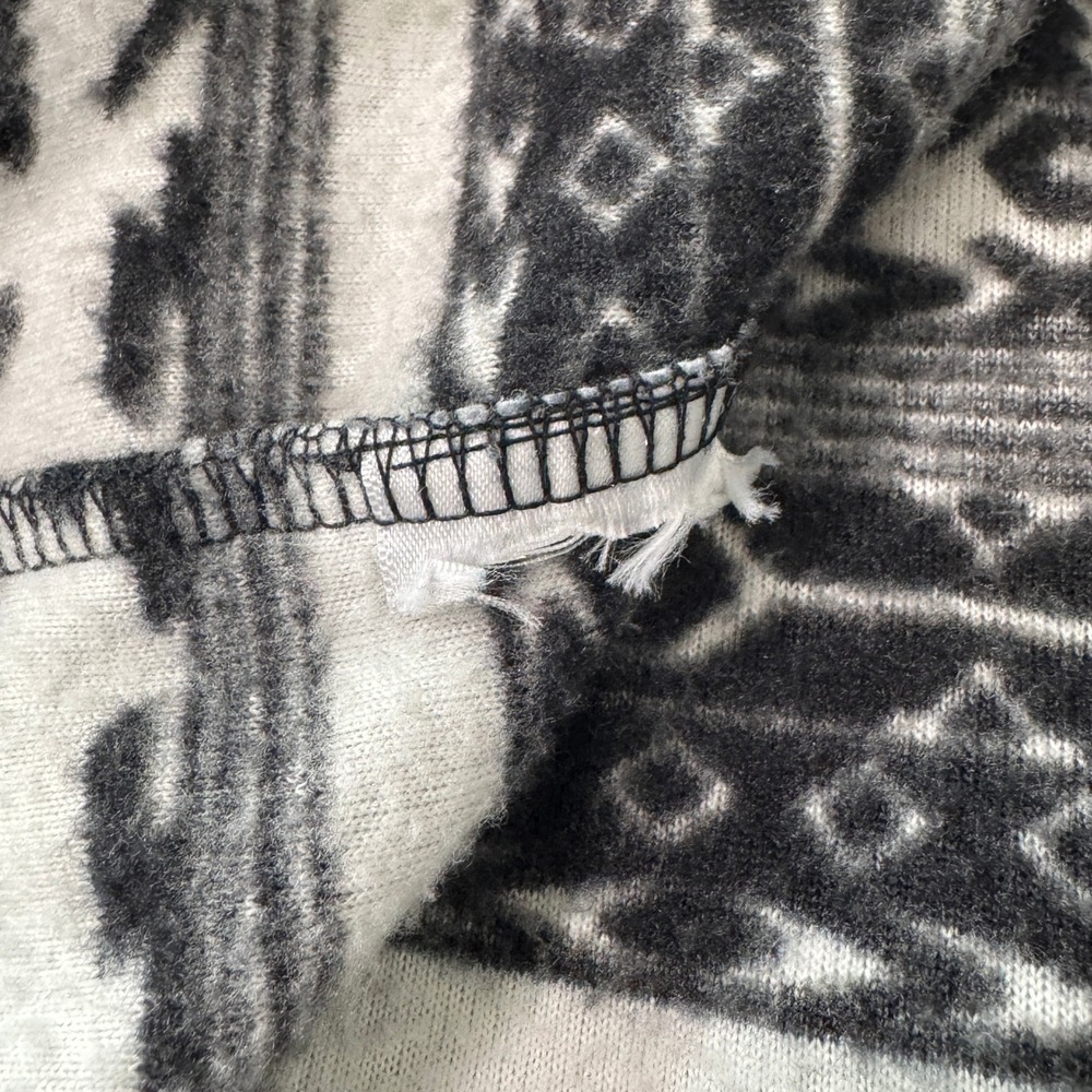 Eddie Bauer Womens Large Fleece Pullover Aztec Southwestern Black White Top - Picture 6 of 9